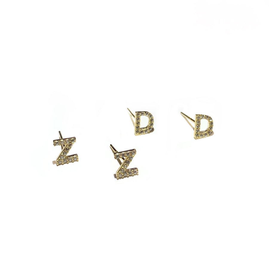 ilia inital studs